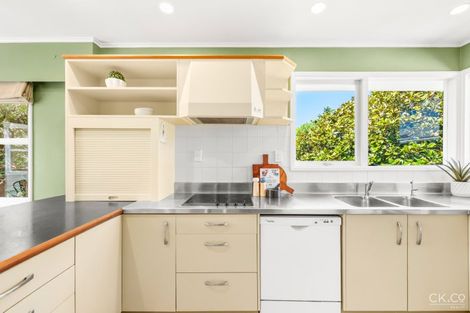 Photo of property in 10 Cedar Street, Maungaraki, Lower Hutt, 5010
