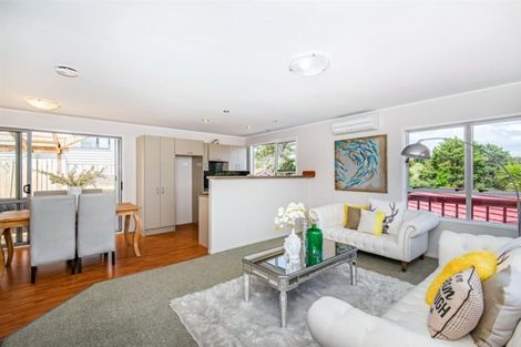 Photo of property in 4 Charnley Grove, Glenfield, Auckland, 0629