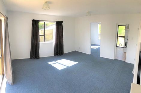 Photo of property in 33b Sunhaven Drive, Newlands, Wellington, 6037