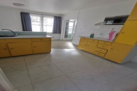 Photo of property in 1a Saulbrey Grove, Woburn, Lower Hutt, 5010