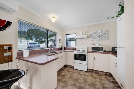 Photo of property in 4/70-76 Whiteley Street, Moturoa, New Plymouth, 4310
