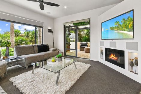 Photo of property in 6 Ribbonwood Crescent, Goodwood Heights, Auckland, 2105