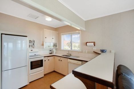 Photo of property in 24 Seaview Road, Cable Bay, 0420