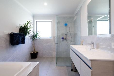 Photo of property in 24b Sunnyvale Road, Swanson, Auckland, 0614