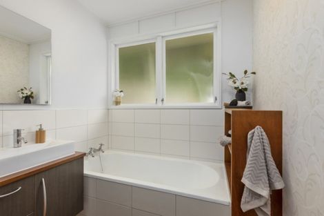 Photo of property in 70 Dowse Drive, Maungaraki, Lower Hutt, 5010