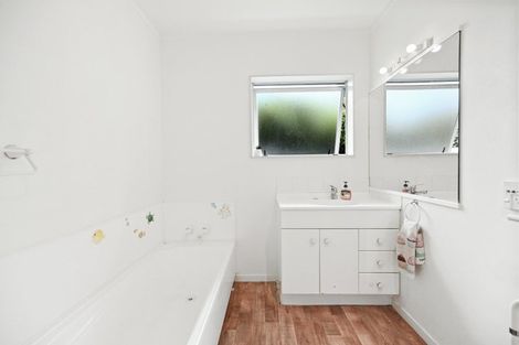 Photo of property in 34 Macmurdo Avenue, Glenview, Hamilton, 3206