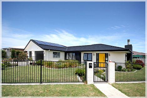 Photo of property in 10 Oxnam Place, Foxton Beach, Foxton, 4815