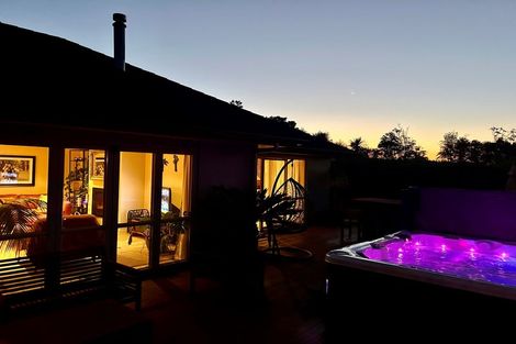 Photo of property in 124 Trig Road, Whitford, Howick, 2571