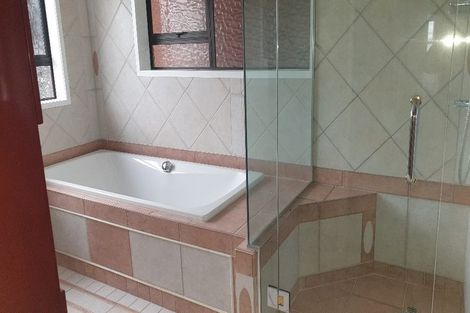 Photo of property in 2/30 Manly Esplanade, Browns Bay, Auckland, 0630