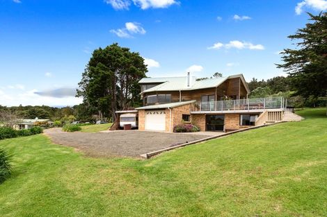 Photo of property in 15 Te Henga Road, Waitakere, Henderson, 0781