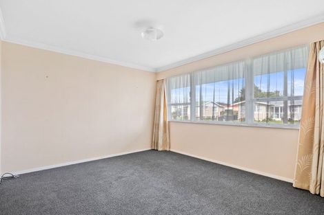 Photo of property in 43 Karaka Crescent, Levin, 5510
