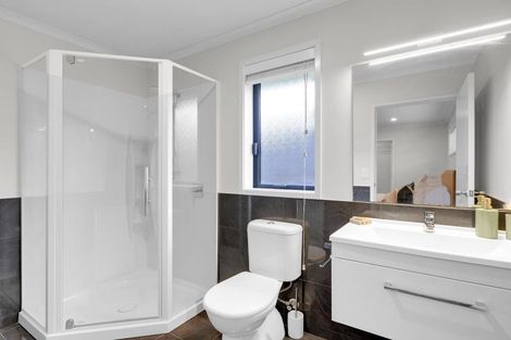 Photo of property in 266 Dixon Road, Fitzroy, Hamilton, 3206