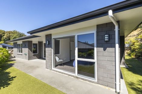 Photo of property in 7 Frederick Place, Whalers Gate, New Plymouth, 4310