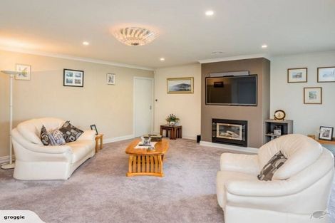 Photo of property in 2 Bridford Way, Paraparaumu, 5032