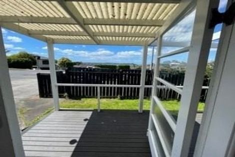 Photo of property in 1/47 Luckens Road, West Harbour, Auckland, 0618