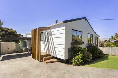 Photo of property in 36 Elliston Crescent, Stanmore Bay, Whangaparaoa, 0932