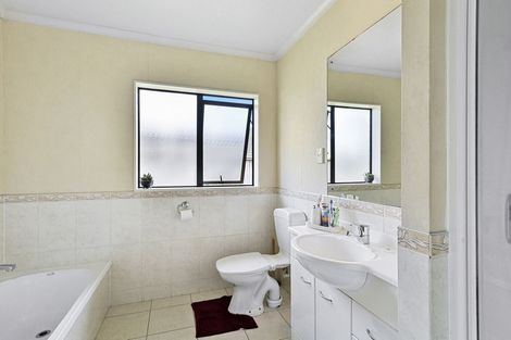 Photo of property in 184 Wattle Farm Road, Wattle Downs, Auckland, 2103