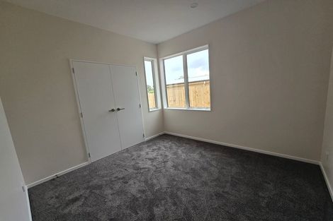 Photo of property in 1c Taupiko Place, Green Bay, Auckland, 0604