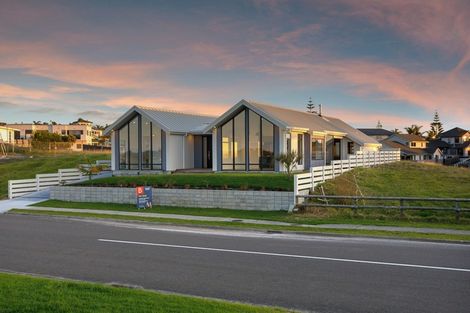 Photo of property in 16 Pacific Parade, Coastlands, Whakatane, 3120