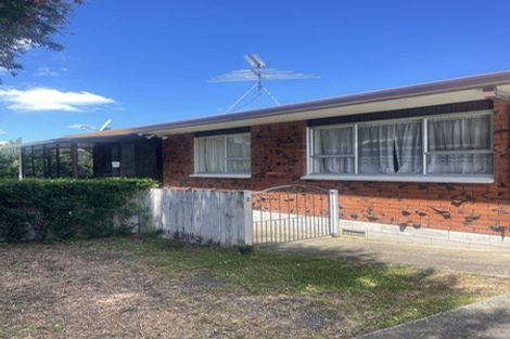 Photo of property in 2/6 Sunshine Place, Papakura, 2110