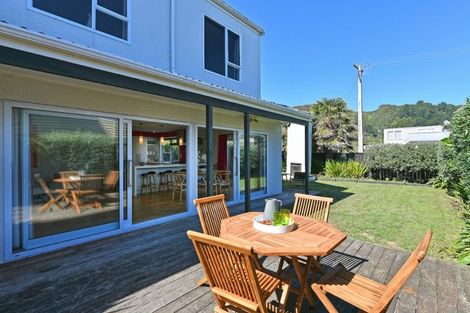 Photo of property in 19 Miro Street, Eastbourne, Lower Hutt, 5013