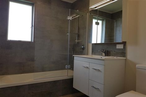 Photo of property in 18 Sabulite Road, Kelston, Auckland, 0602