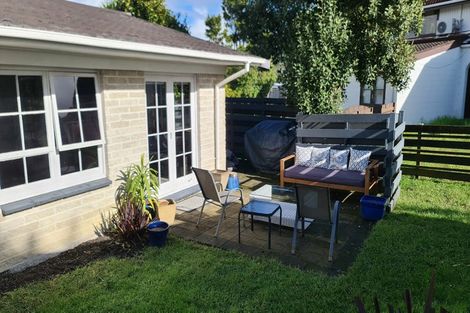 Photo of property in 3/220 East Coast Road, Forrest Hill, Auckland, 0620