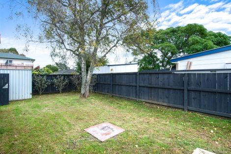Photo of property in 2/17 Glen Road, Ranui, Auckland, 0612