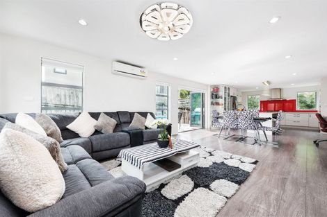 Photo of property in 96 San Valentino Drive, Henderson, Auckland, 0612