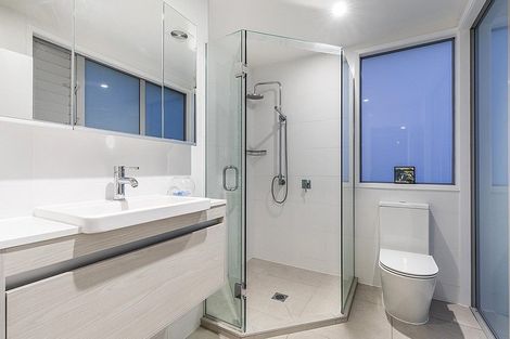 Photo of property in 2/49 Seaview Road, Castor Bay, Auckland, 0620