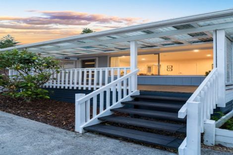 Photo of property in 3/99a View Road, Sunnyvale, Auckland, 0612