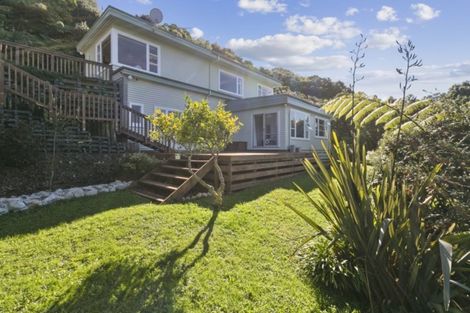 Photo of property in 31 Rakeiora Grove, Korokoro, Lower Hutt, 5012