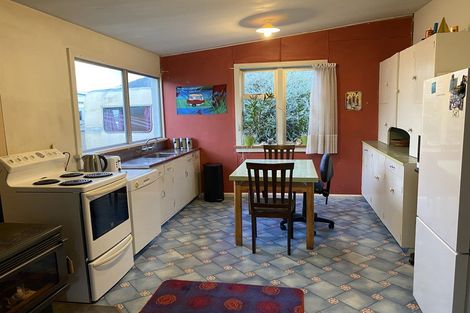 Photo of property in 65 Broadway, Picton, 7220