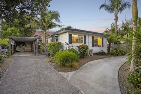 Photo of property in 47 Harmel Road, Glendene, Auckland, 0602