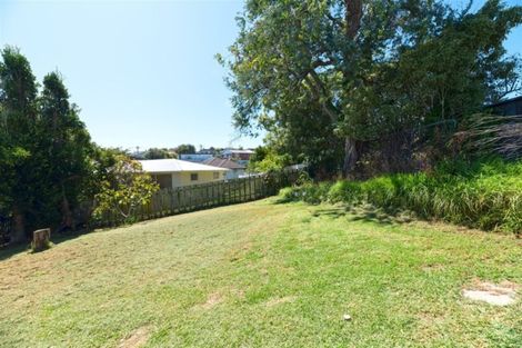 Photo of property in 5 Griffiths Place, Te Atatu South, Auckland, 0610