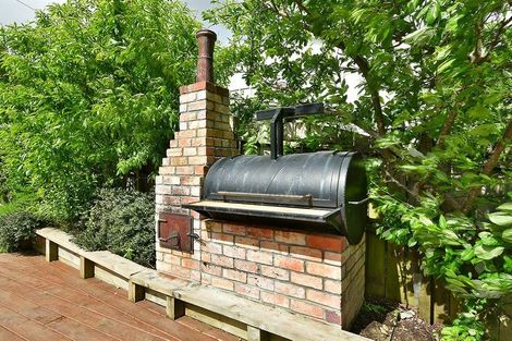 Photo of property in 2 St James Avenue, Helensville, 0800