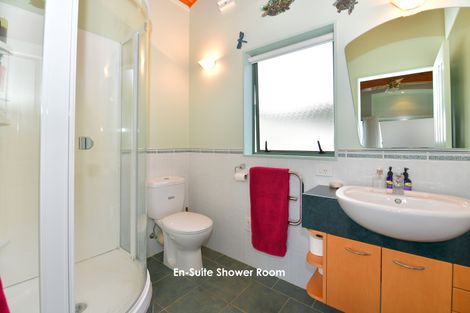 Photo of property in 15 Opahi Bay Road, Mahurangi West, Warkworth, 0983