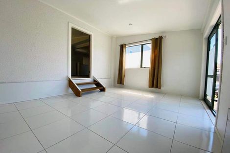 Photo of property in 1/728 Beach Road, Browns Bay, Auckland, 0630