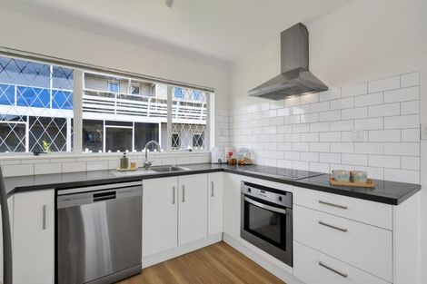 Photo of property in 51 Cumberland Street, Merrilands, New Plymouth, 4312