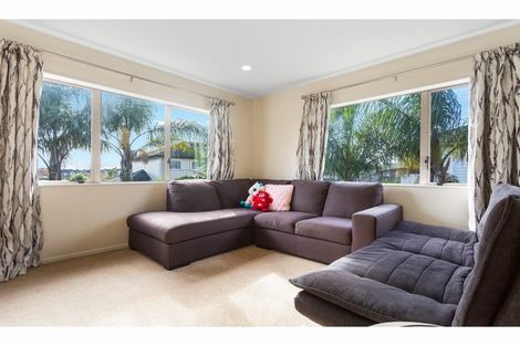 Photo of property in 13 Wawatai Drive, Karaka, Papakura, 2113