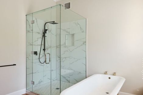 Photo of property in 10 Cobden Road, Bluff Hill, Napier, 4110