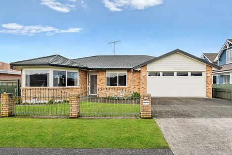 Photo of property in 15 Alice Avenue, Orewa, 0931