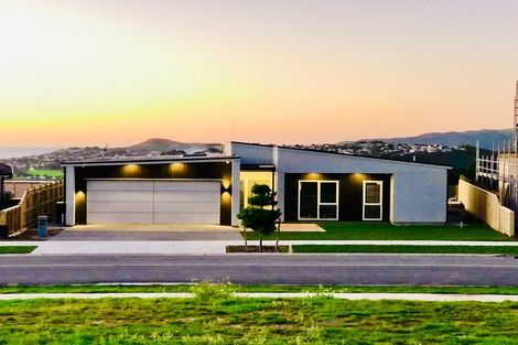 Photo of property in 36 Queen Charlotte Drive, Aotea, Porirua, 5024