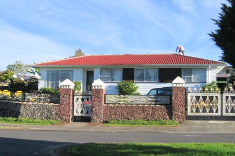Photo of property in 4 Pesaro Place, Clover Park, Auckland, 2023