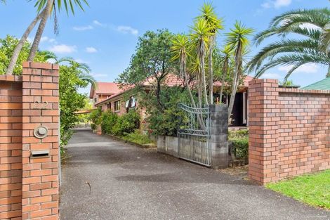 Photo of property in 22 Godley Road, Green Bay, Auckland, 0604