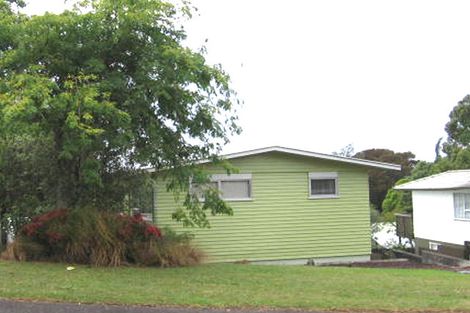 Photo of property in 3 Lydford Place, Glendene, Auckland, 0602