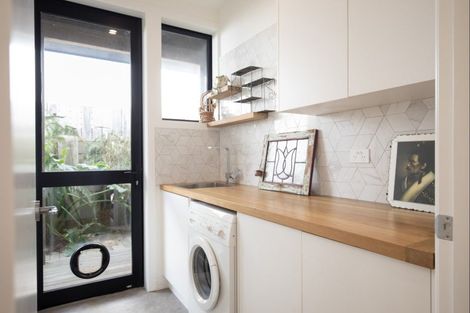 Photo of property in 1 Aroaro Lane, Raglan, 3225