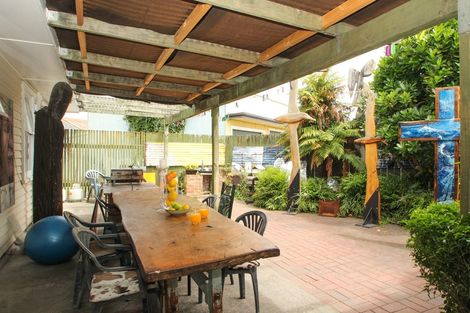 Photo of property in 237 Warwick Road, Mayfair, Hastings, 4122