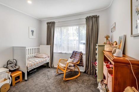 Photo of property in 19 Alberta Road, Glen Avon, New Plymouth, 4312