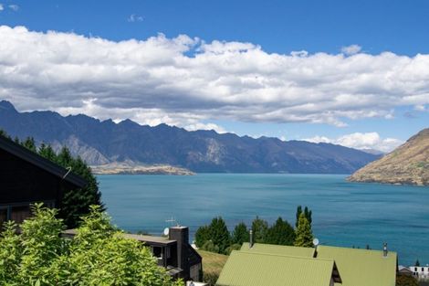 Photo of property in 7a Cameron Place, Fernhill, Queenstown, 9300